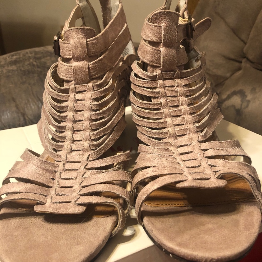 Like new strapped, peep toe sandals.